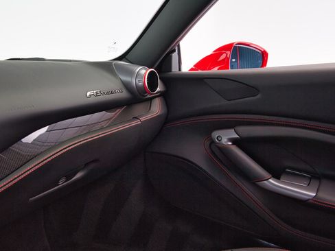 Used 2021 Ferrari F8 Tributo image 17