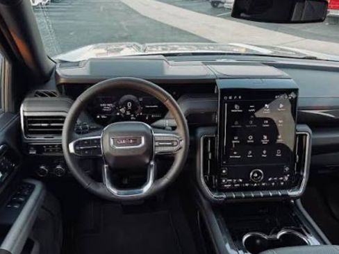 Used 2025 GMC Yukon Elevation w/ Elevation Premium Package image 4