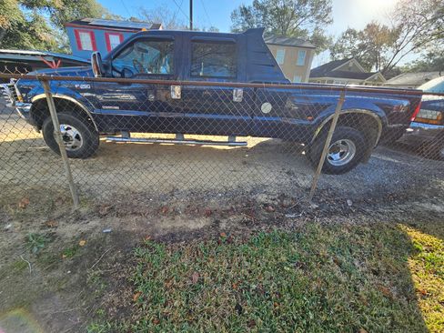 Used 2003 Ford F350 Lariat image 1