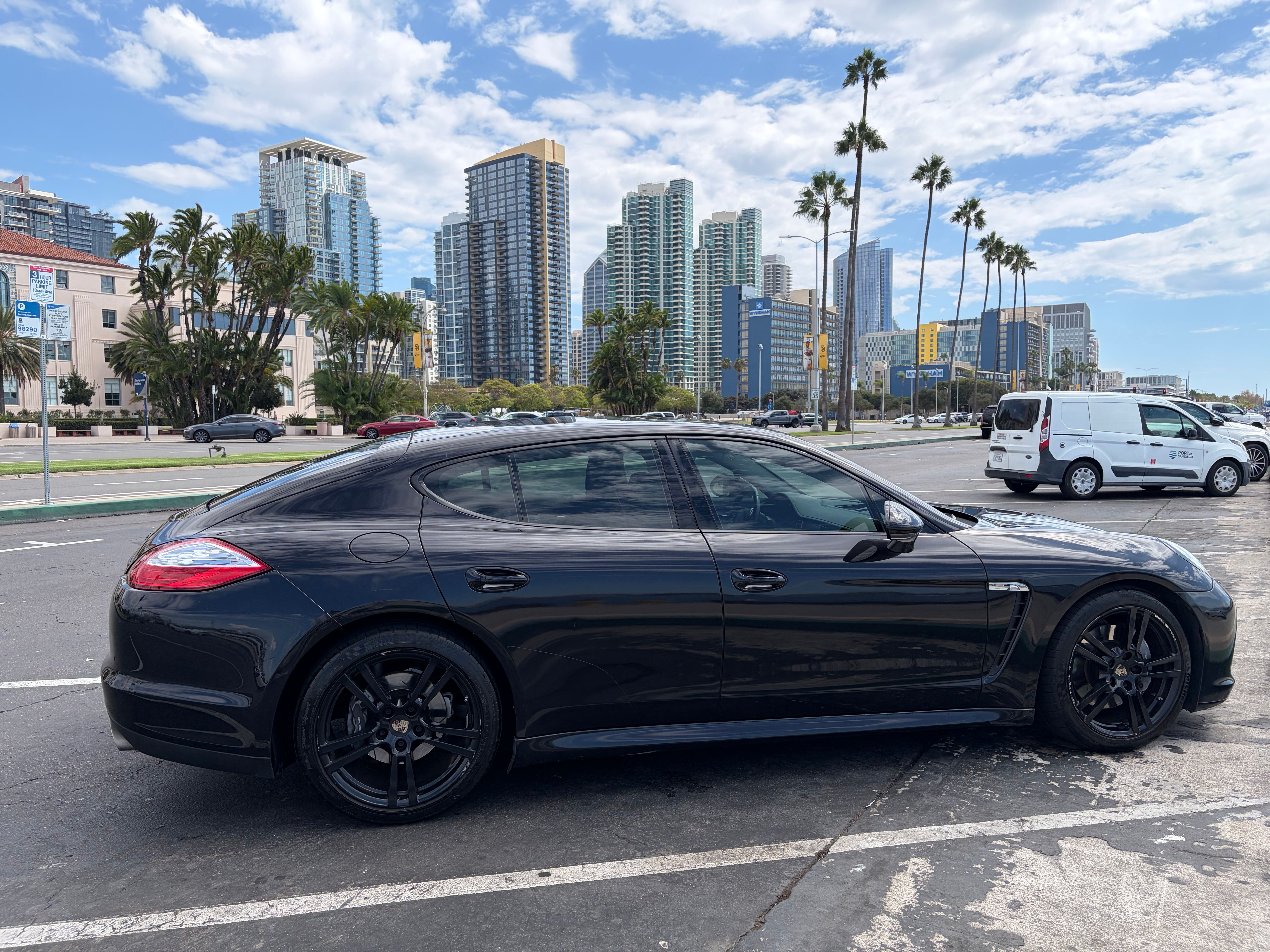 Used 2013 Porsche Panamera 4 Platinum Edition AWD/4WD image 2