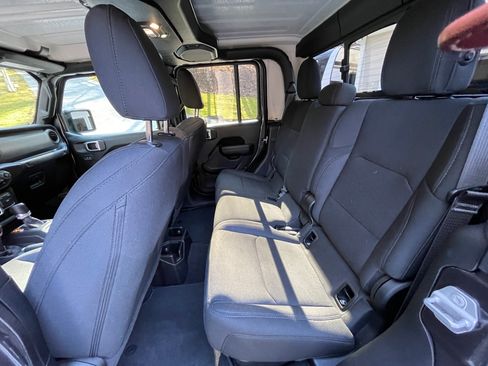 Used 2021 Jeep Gladiator Sport image 12