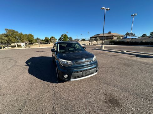 Used 2018 Kia Soul + image 10