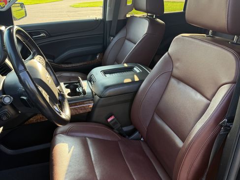 Used 2019 Chevrolet Suburban Premier w/ Premier Plus Edition AWD/4WD image 9