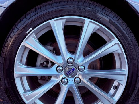 Used 2017 Volvo S60 T5 Inscription image 12