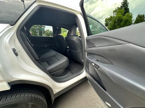 Used 2023 Lexus RX 350h w/ Accessory Package (Z1) AWD/4WD image 17