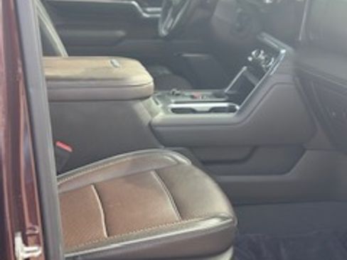 Used 2024 GMC Sierra 3500 Denali AWD/4WD image 9