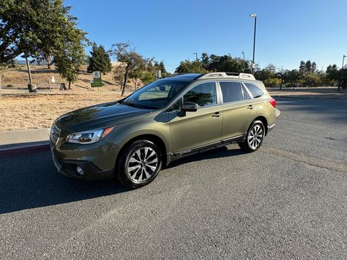 Used 2016 Subaru Outback 2.5i Limited AWD/4WD image 6