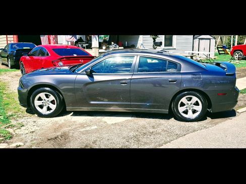 Used 2014 Dodge Charger SE image 9