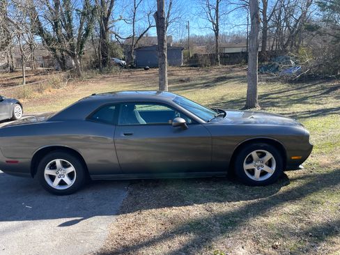 Used 2010 Dodge Challenger SE image 6