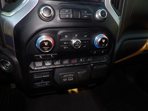 Used 2019 GMC Sierra 1500 SLE w/ SLE Value Package image 22