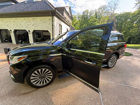 Used 2019 Lincoln Navigator L Reserve w/ Cargo Package AWD/4WD image 12