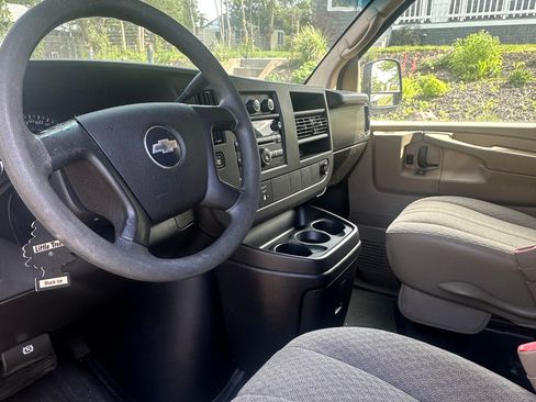 Used 2008 Chevrolet Express 3500 image 7
