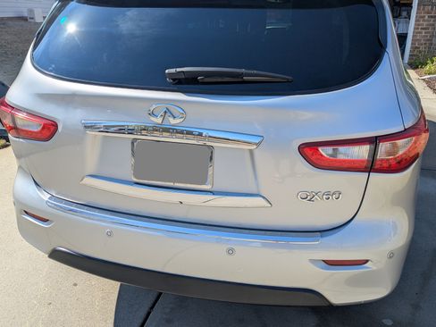 Used 2015 INFINITI QX60 FWD w/ Deluxe Touring Package image 2