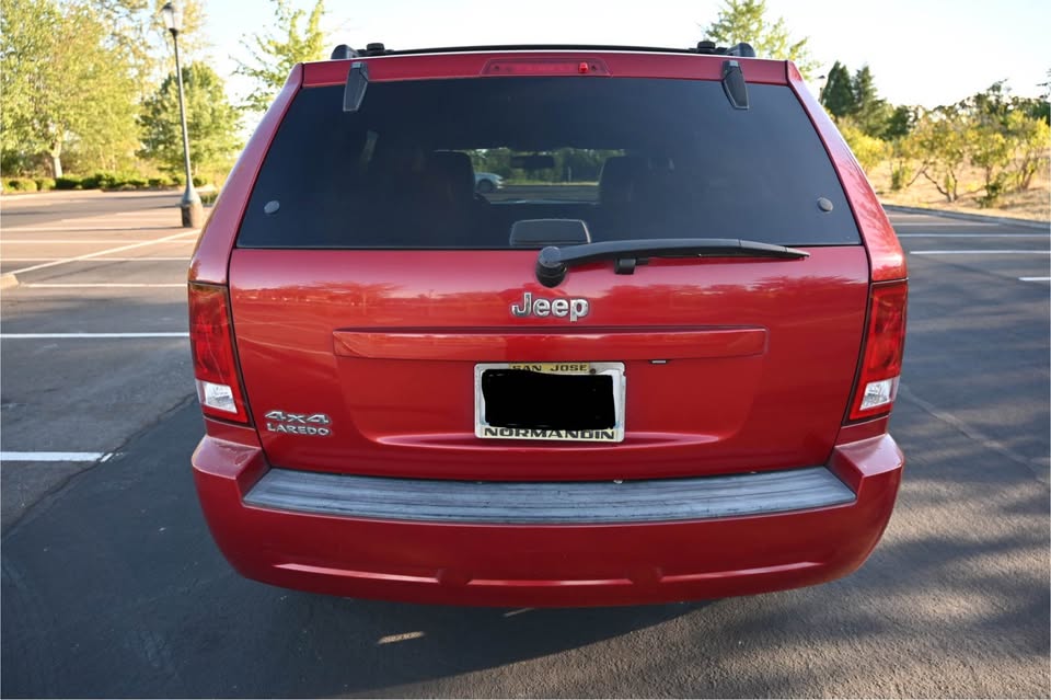Used 2010 Jeep Grand Cherokee Laredo AWD/4WD image 6