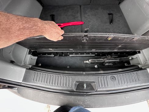 Used 2011 Kia Sorento LX w/ Convenience Pkg image 12