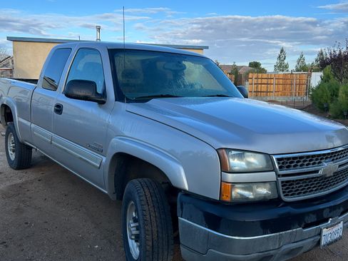 Used 2005 Chevrolet Silverado 2500 LS w/ Heavy-Duty Power Package image 9