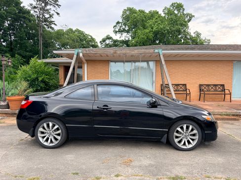 Used 2010 Honda Civic LX image 2
