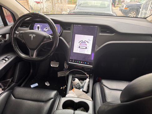 Used 2018 Tesla Model X 100D AWD/4WD image 10
