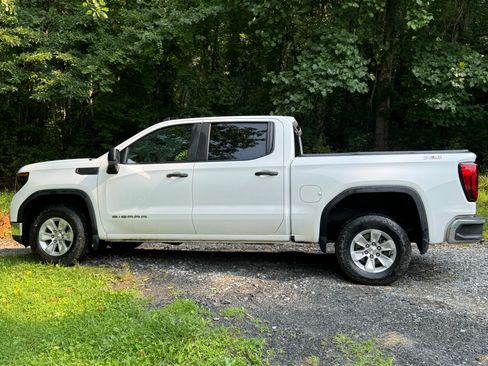 Used 2024 GMC Sierra 1500 Pro w/ Pro Value Package AWD/4WD image 2