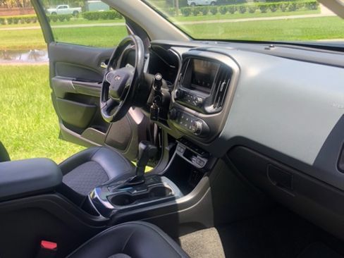 Used 2015 Chevrolet Colorado Z71 RWD image 9