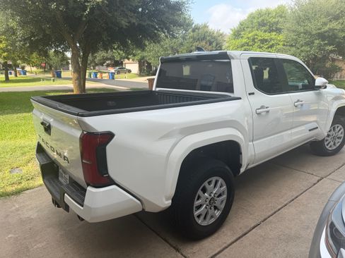 Used 2026 Toyota Tacoma SR5 AWD/4WD image 8