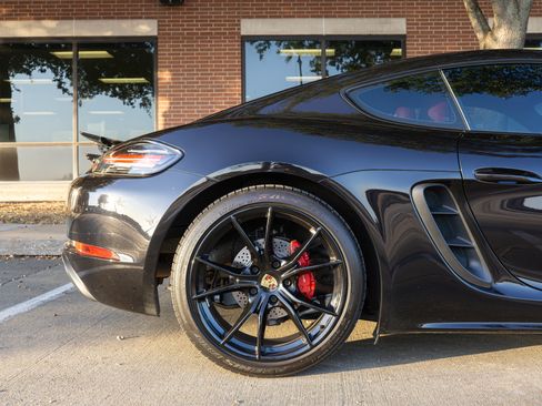 Used 2018 Porsche 718 Cayman S image 12