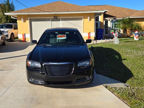 Used 2014 Chrysler 300 S image 4
