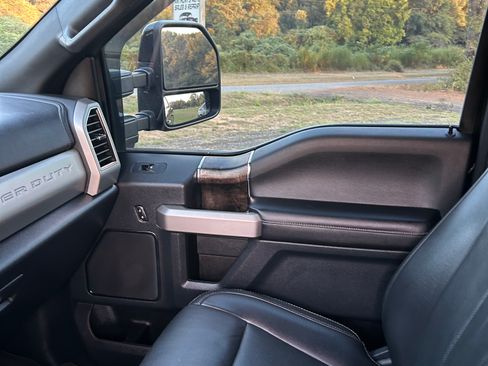 Used 2022 Ford F250 Lariat w/ Black Appearance Package AWD/4WD image 18