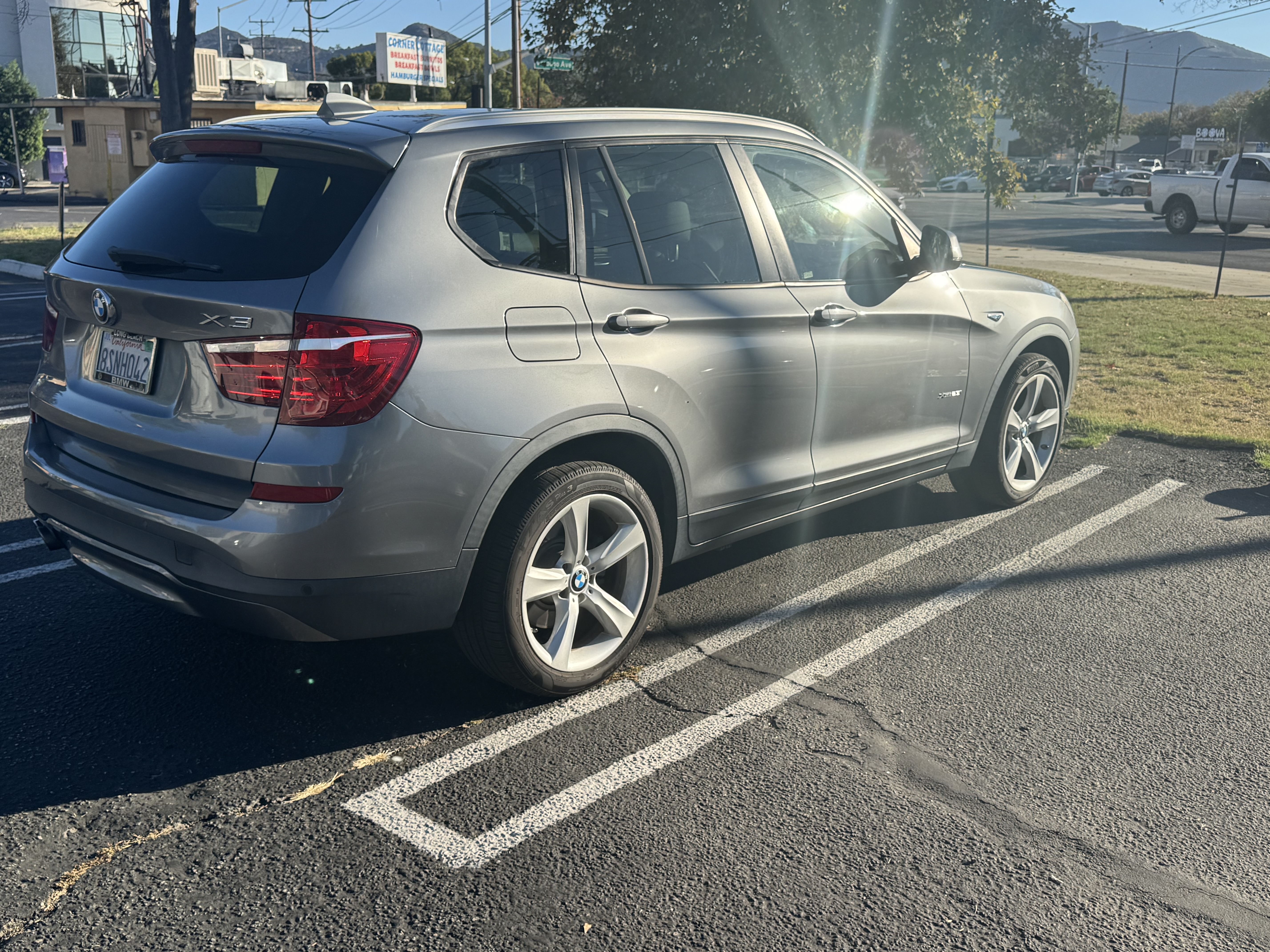 Used 2017 BMW X3 xDrive28i AWD/4WD image 12