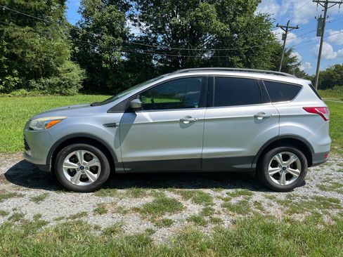 Used 2014 Ford Escape SE w/ Equipment Group 201A FWD image 1
