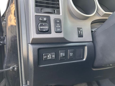 Used 2013 Toyota Tundra SR5 w/ SR5 Pkg image 21