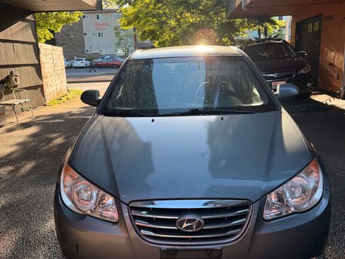 Used 2010 Hyundai Elantra GLS FWD image 11