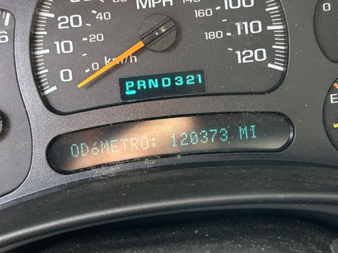 Used 2005 Chevrolet Avalanche Z66 w/ Sun And Sound Package image 9