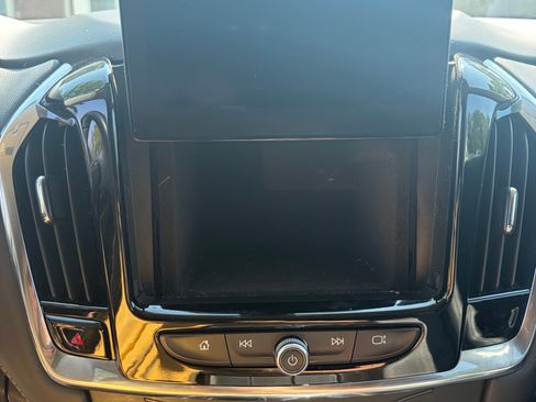 Used 2021 Chevrolet Traverse LT FWD image 14