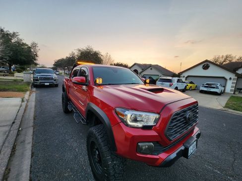 Used 2022 Toyota Tacoma TRD Off-Road image 6