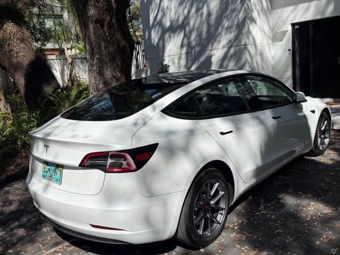 Used 2023 Tesla Model 3 Standard Range image 2