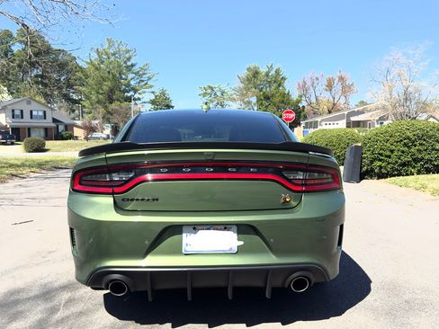 Used 2022 Dodge Charger Scat Pack w/ Dynamics Package image 6
