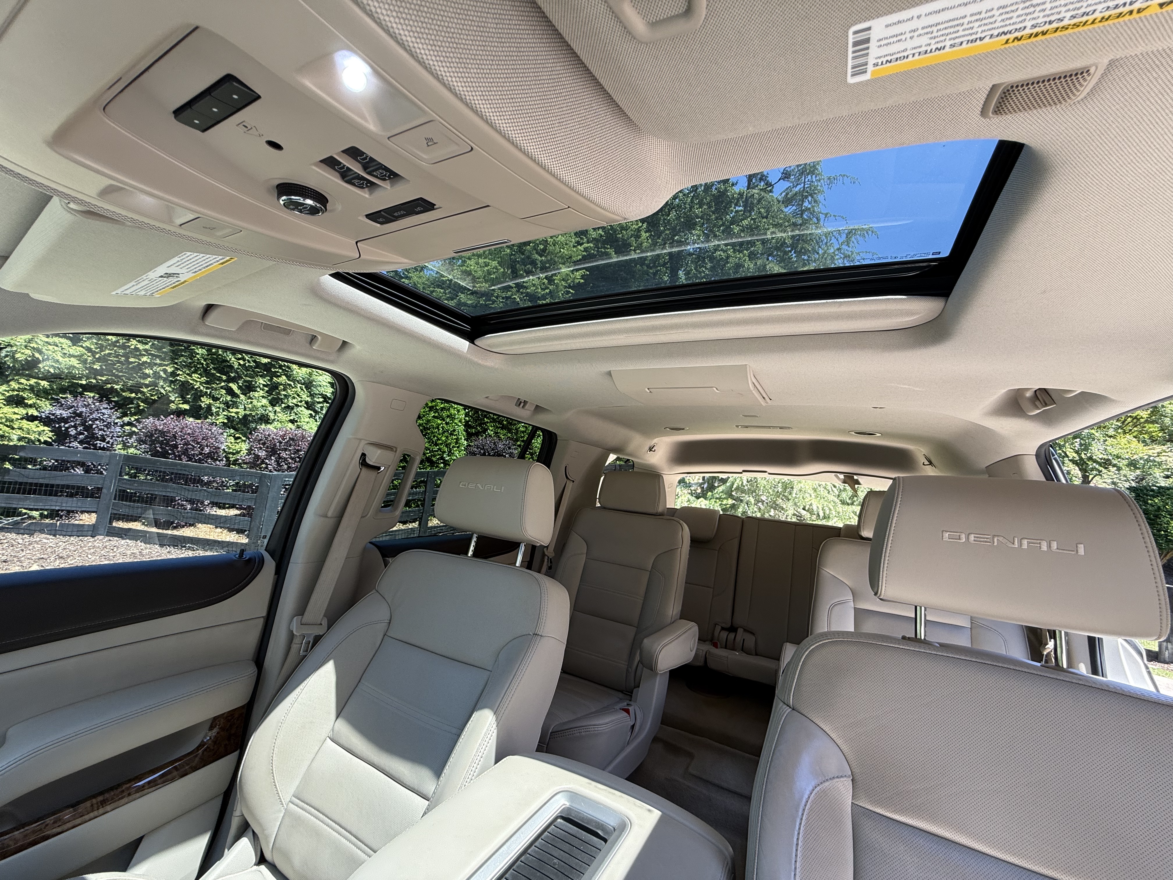 Used 2015 GMC Yukon Denali w/ Premium Package AWD/4WD image 15