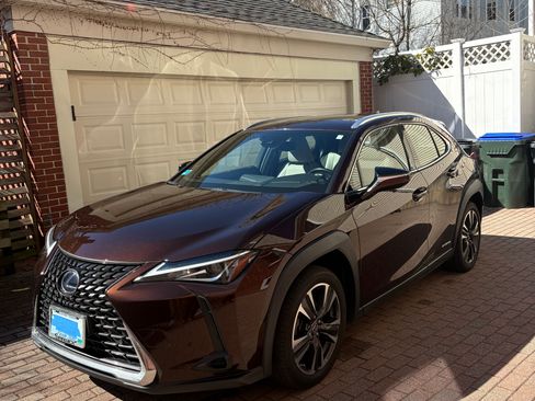 Used 2019 Lexus UX 250h w/ Premium Package image 1