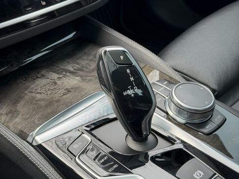 Used 2018 BMW M550i xDrive w/ Cold Weather Package image 19