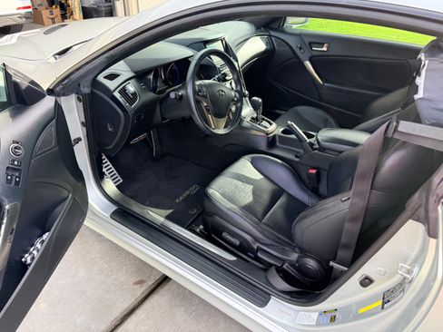 Used 2013 Hyundai Genesis 3.8 image 18