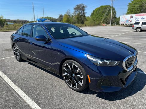 Used 2024 BMW 540i xDrive w/ M Sport Package image 2