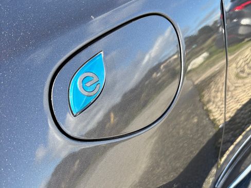 Used 2018 Chrysler Pacifica Touring-L image 16