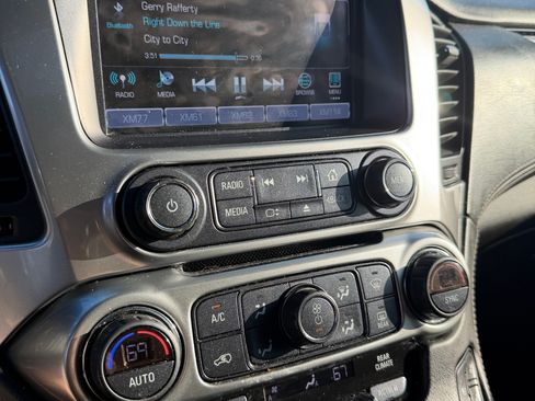 Used 2019 Chevrolet Suburban Premier w/ Premier Plus Edition AWD/4WD image 17