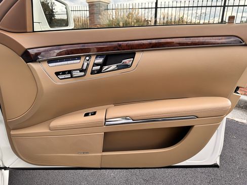 Used 2010 Mercedes-Benz S 550 image 30