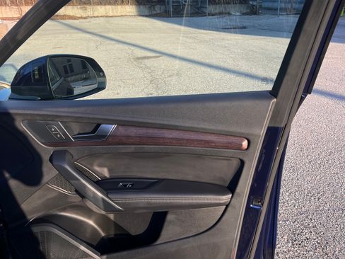 Used 2021 Audi Q5 Prestige w/ Prestige Package image 11