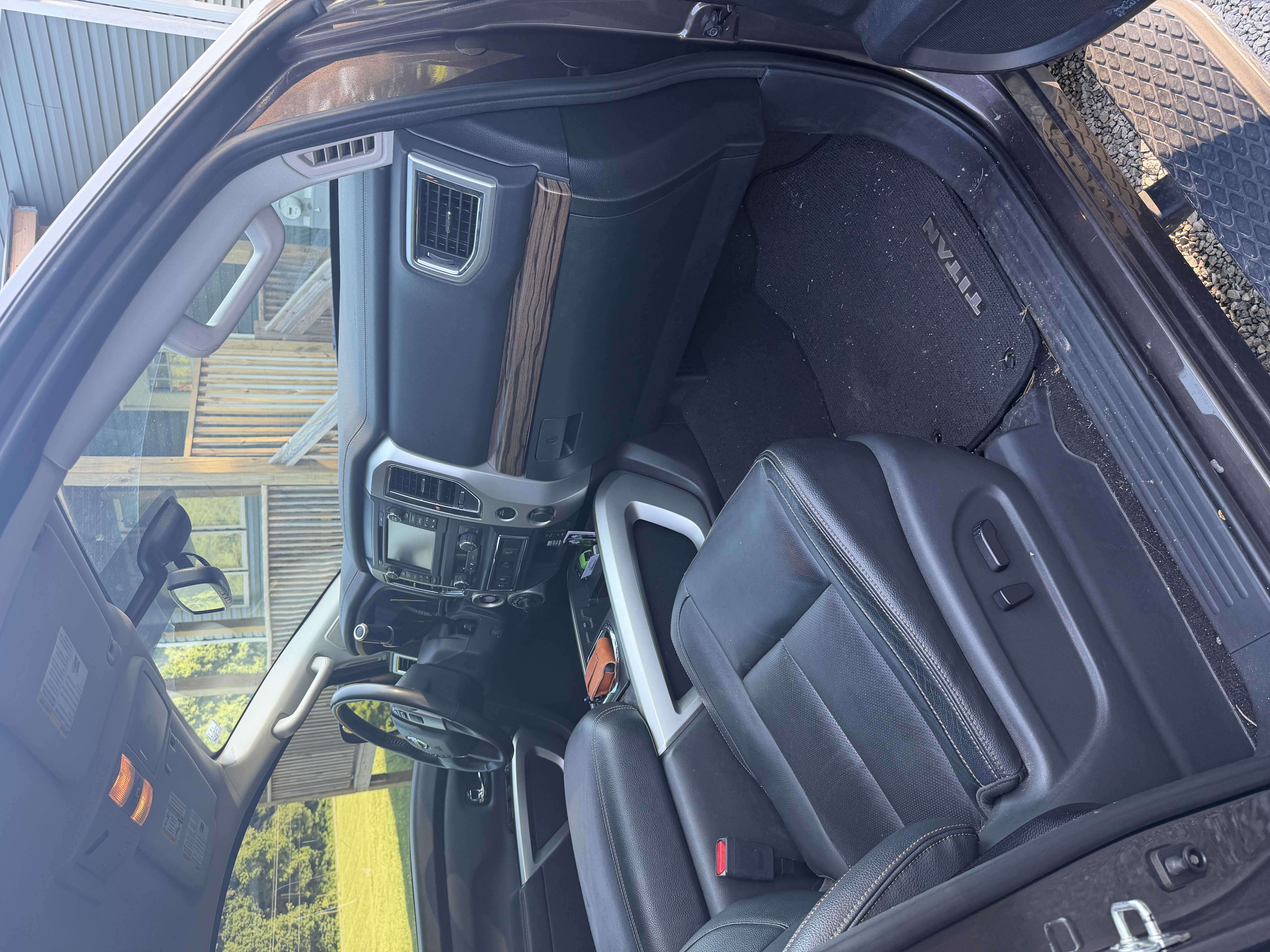 Used 2018 Nissan Titan SL AWD/4WD image 5