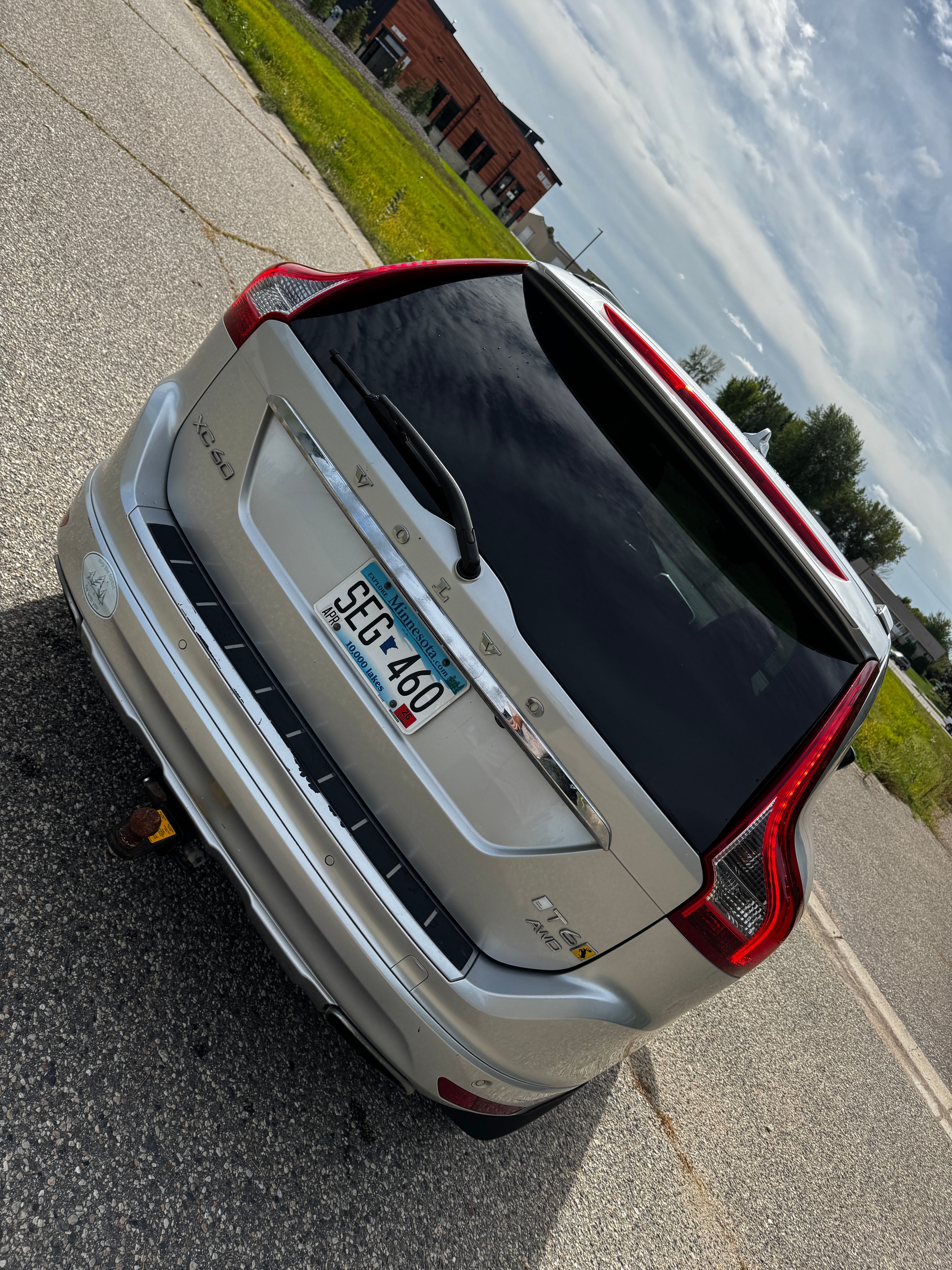 Used 2015 Volvo XC60 T6 w/ Proximity Package AWD/4WD image 8