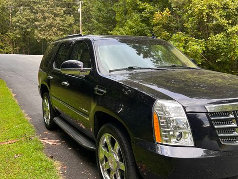 Used 2014 Cadillac Escalade Luxury image 11