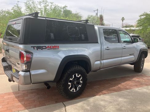 Used 2023 Toyota Tacoma TRD Off-Road w/ Technology Package AWD/4WD image 8